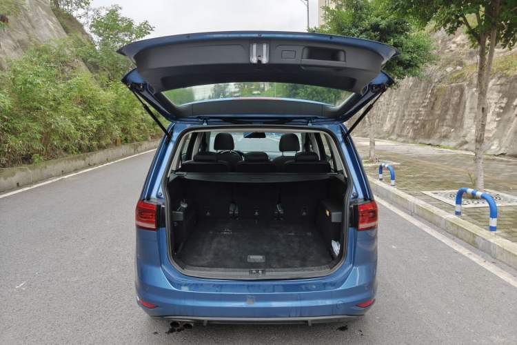 Used Volkswagen Touran 2016 Volkswagen Touran L 280TSI DSG Comfort Edition
