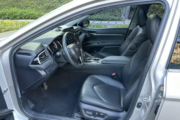 Used Toyota Camry 2021 2.0G Luxury Edition
