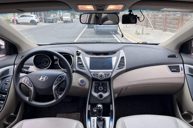 Used Hyundai Elantra (5th Generation / Langdong) 2016 1.6L Automatic Prestige Model