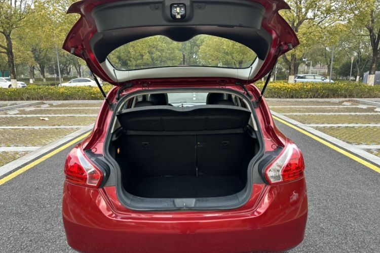 Used Nissan Tiida 2014 1.6L CVT Smart Model
