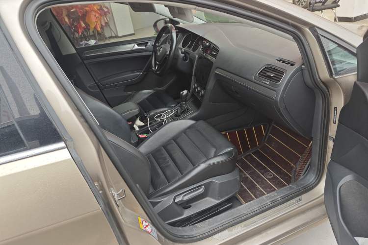 Used Volkswagen Golf 2014 1.4TSI Automatic Luxury Model
