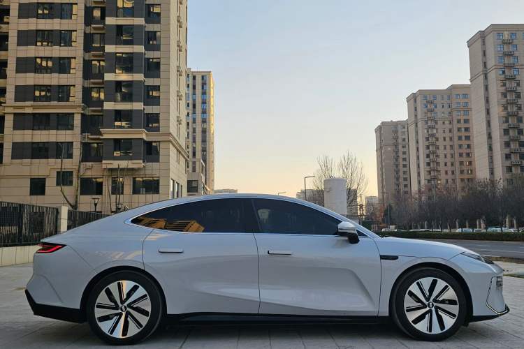 Used  E8 2024 665 km Range Rear-Drive Starship Long-Range Version