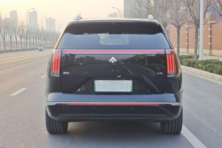 Used  HL 2025 700 Ultra Six-Seater All-Wheel-Drive LiDAR Version
