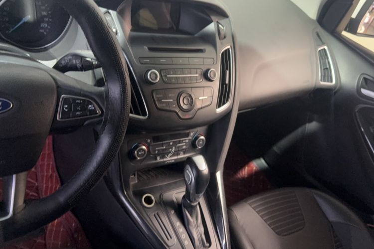 Used Ford Focus 2015 Hatchback 1.6L Automatic Fashion Edition
