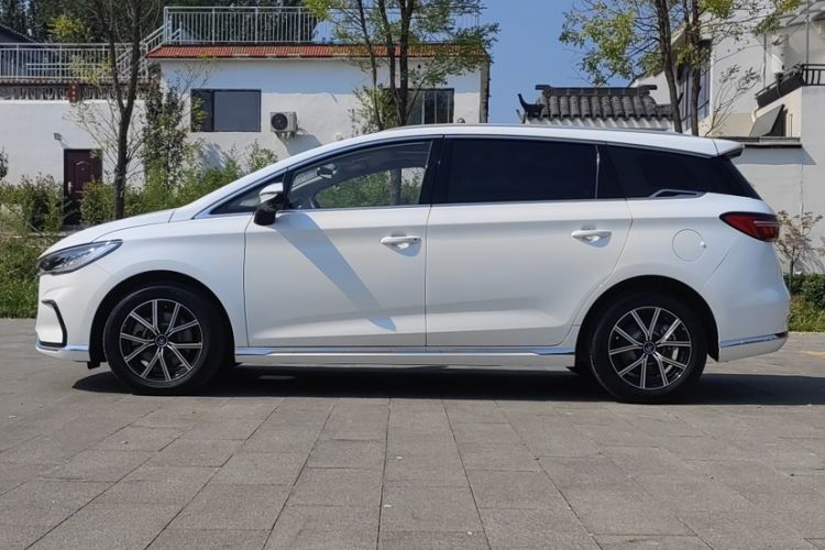 Used BYD Song MAX New Energy 2022 DM-i 105KM Prestige Model

