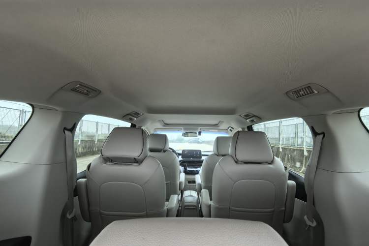 Used Buick GL8 2021 Land Cruiser Executive Class 652T Luxury Model
