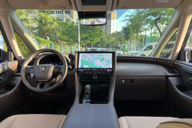 Used Toyota Vellfire 2024 Crown Dual-Engine 2.5L Ultimate Edition
