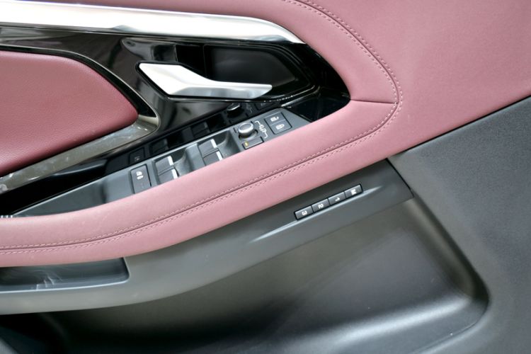 Used Land Rover Range Rover Evoque New Energy 2023 Aurora L P300e Plug-in Hybrid Electric Version
