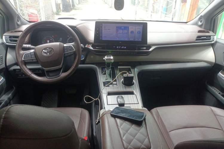 Used Toyota Granvia 2023 2.5L Hybrid Flagship VIP Edition
