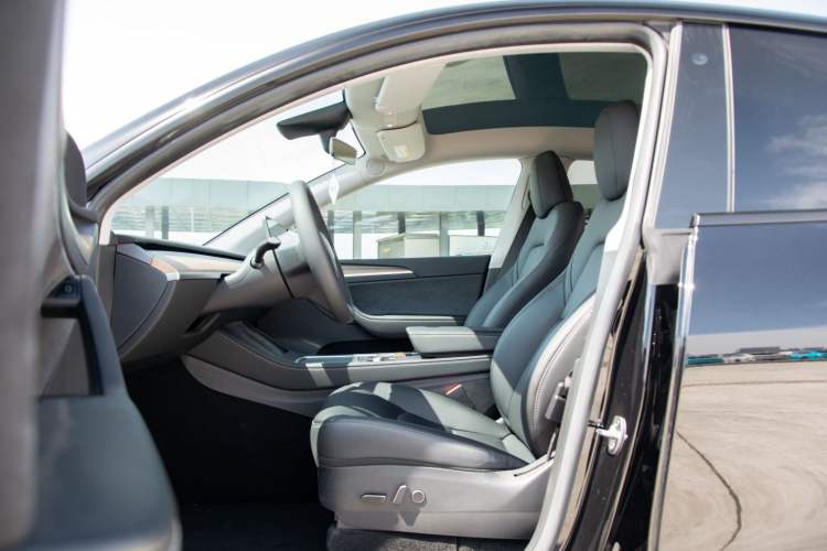 Used Tesla Model Y 2022 Rear-Wheel-Drive Version