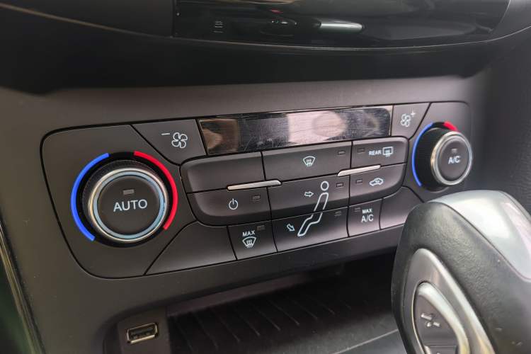 Used Ford Focus 2017 Sedan EcoBoost 125 Automatic Supreme Style SmartDrive Edition
