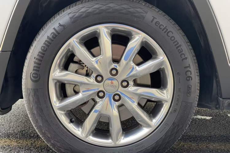 Used  Cherokee 2016 2.4L Superior Edition
