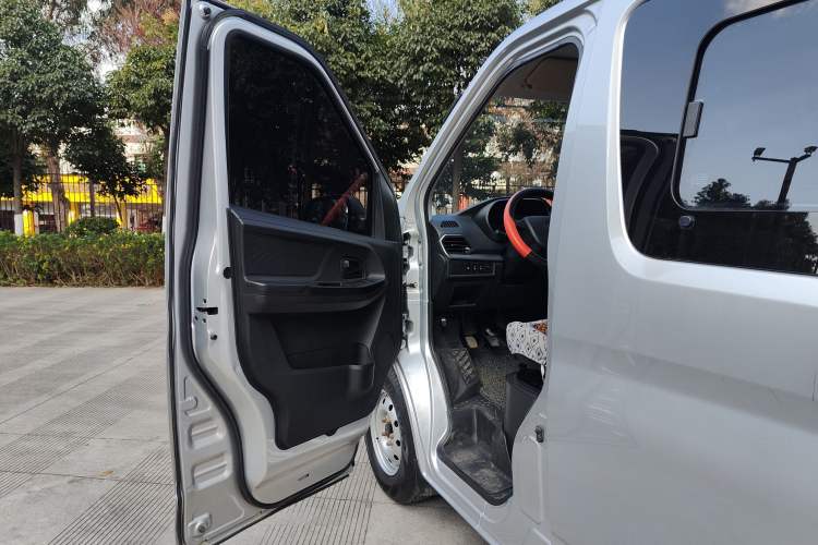 Used Chana Ruixing M60 2023 1.5L GDI Comfort-Class Passenger Vehicle 6/7 Seats