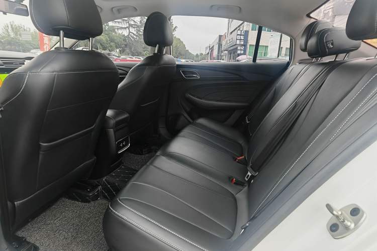 Used Roewe i5 2020 1.5L Automatic 4G Connect Luxury Flagship Edition
