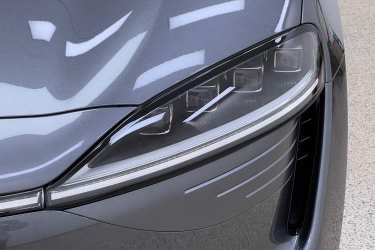 Used Hima Luxeed R7 2024 All-Electric 802 km Max
