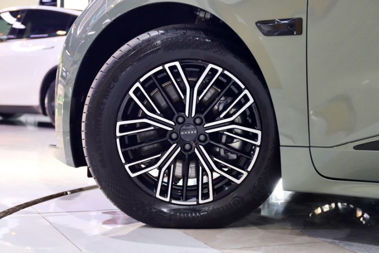 Used Zeekr 001 2025 WE Edition 100 kWh Rear-Wheel Drive
