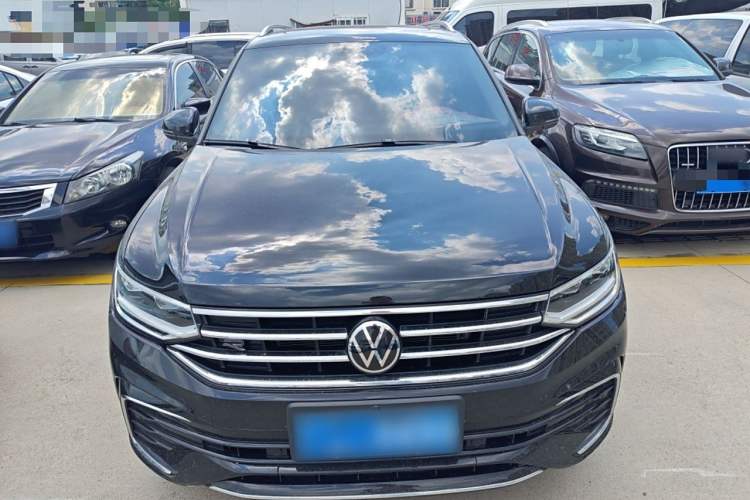 Used Volkswagen Tiguan L 2023 Restyled 330TSI Automatic Two-Wheel Drive R-Line Enhanced Comfort Version
