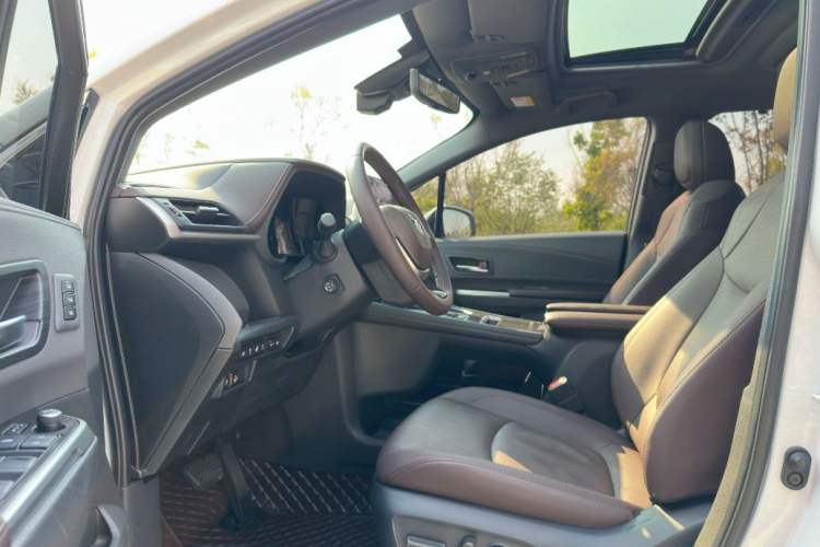 Used Toyota Sienna 2021 2.5L Hybrid Platinum Edition
