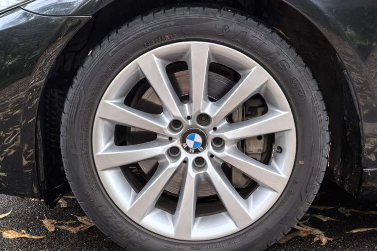 Used BMW 5 Series 2014 535Li Leading Model
