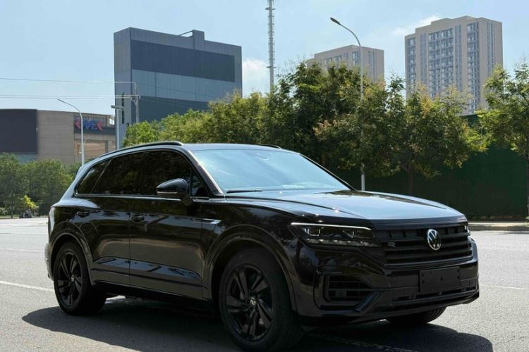 Used Volkswagen Touareg 2022 3.0 TSI Luxury Edition Black Diamond Sport Package
