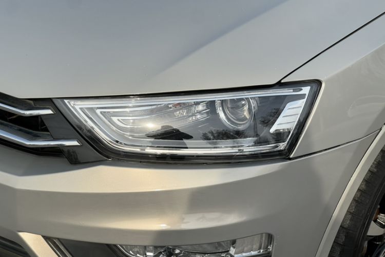 Used Zotye SR7 2016 1.5T CVT Cube Heart Edition China IV Standard
