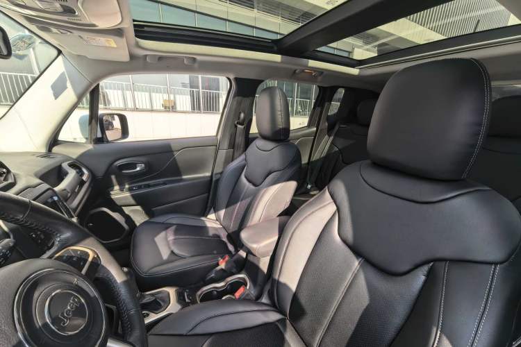 Used  Renegade 2016 2.0L Automatic Four-Wheel Drive 75th Anniversary Tribute Edition