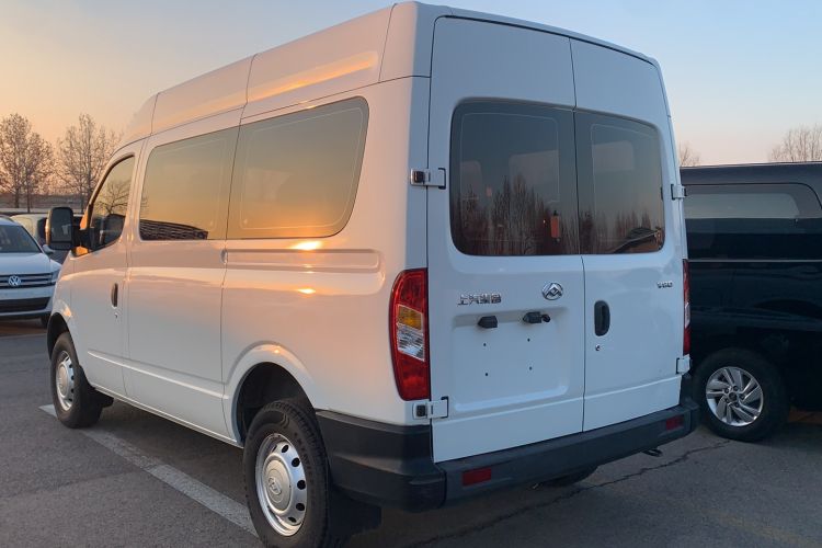 Used SAIC MAXUS Xintu V80 2019 2.5T Classic Edition 6-Speed Manual – Aoyuntong Modified Version Short Wheelbase Mid-Height Roof 5/6 Seats