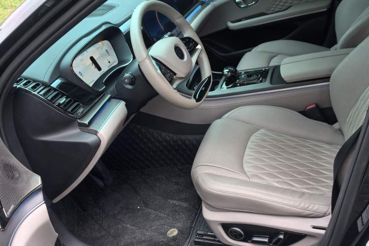 Used BYD Han 2024 DM-i Glory Edition 200KM Flagship Model