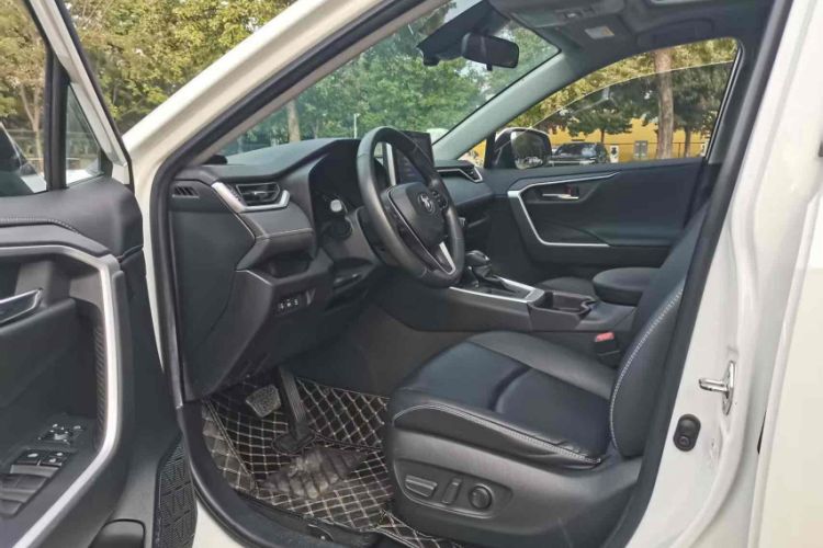 Used Toyota RAV4 2021 2.0L CVT Two-Wheel Drive Fashion PLUS Edition
