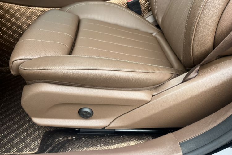 Used Mercedes-Benz E-Class 2023 Facelift E 260 L
