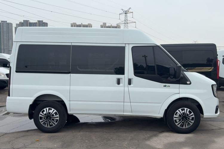 Used JMC Fushun 2023 2.0T Automatic Short-Wheelbase Mid-Height Commercial Multi-Purpose Passenger Vehicle 5 Seats
