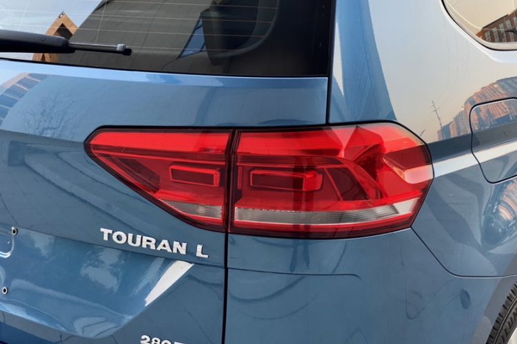 Used Volkswagen Touran 2016 Volkswagen Touran L 280TSI Manual Trend Edition
