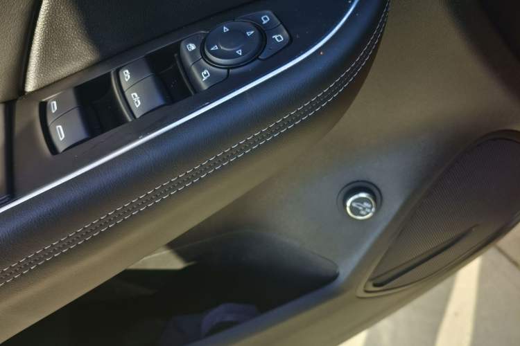 Used Buick Envision 2023 Encore S 552T Two-Wheel Drive Luxury Model
