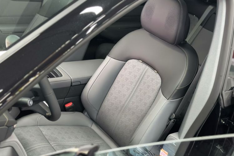 Used Zeekr 7X 2025 100 kWh Long-Range Rear-Wheel Drive with Intelligent Driving Features
