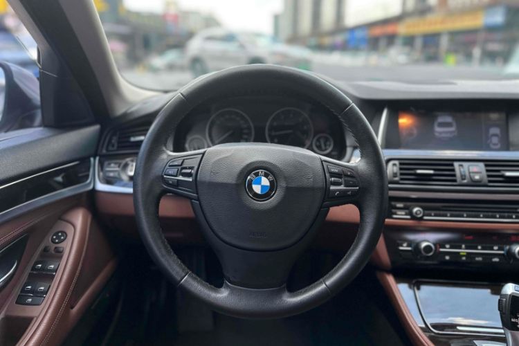 Used BMW 5 Series 2014 525Li Leading Model
