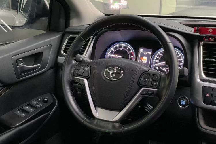 Used Toyota Highlander 2018 2.0T Four-Wheel Drive Prestige Version 7 Seats China V Emission Standard
