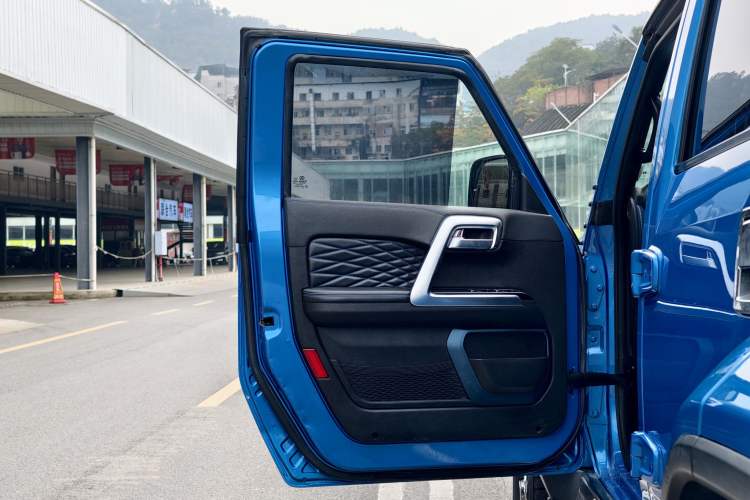 Used Beijing Auto BJ40 2019 2.3T Automatic Four-Wheel Drive Urban Hunter Edition Flagship Model China VI Emission Standard
