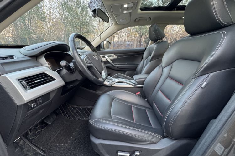 Used Geely Auto Emgrand X7 Sport 2018 1.8TD Automatic Two-Wheel Drive Smart Connect 4G Internet Edition
