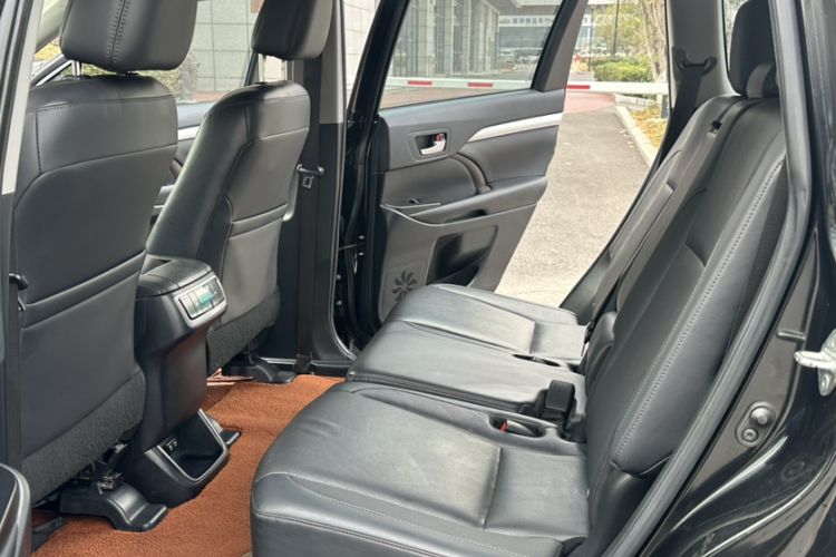 Used Toyota Highlander 2018 2.0T Four-Wheel Drive Luxury Version 7 Seats China VI Standard
