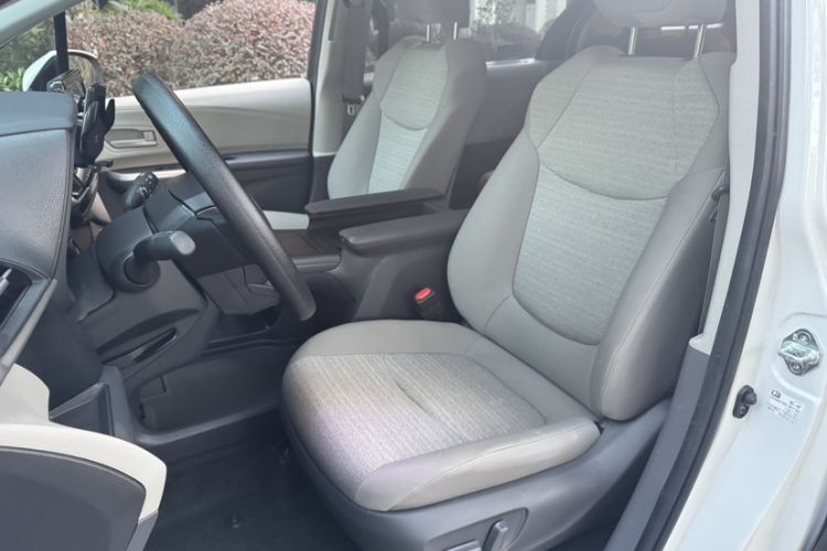 Used Toyota Sienna 2024 2.5L Hybrid Comfort Edition
