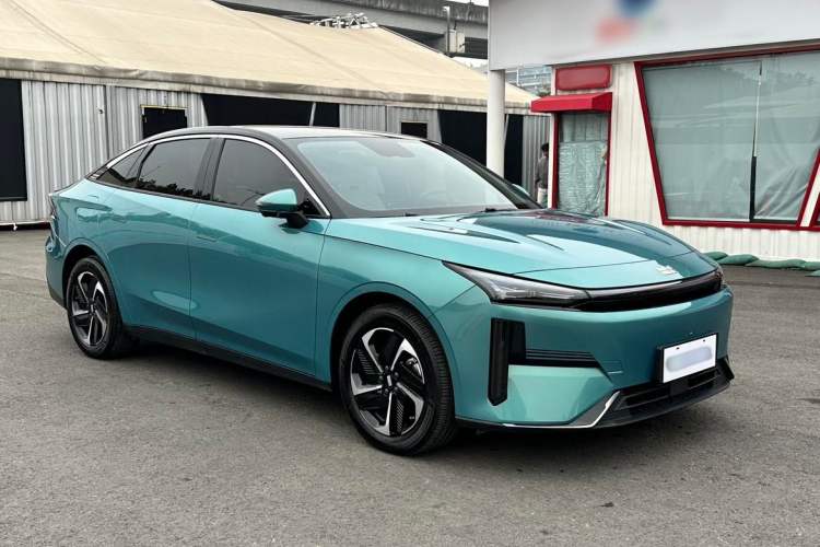 Used  L6 2023 125km MAX
