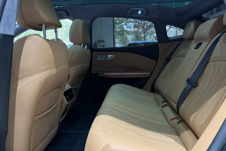 Used  Galaxy 8 2025 130km EM-i Flagship Edition
