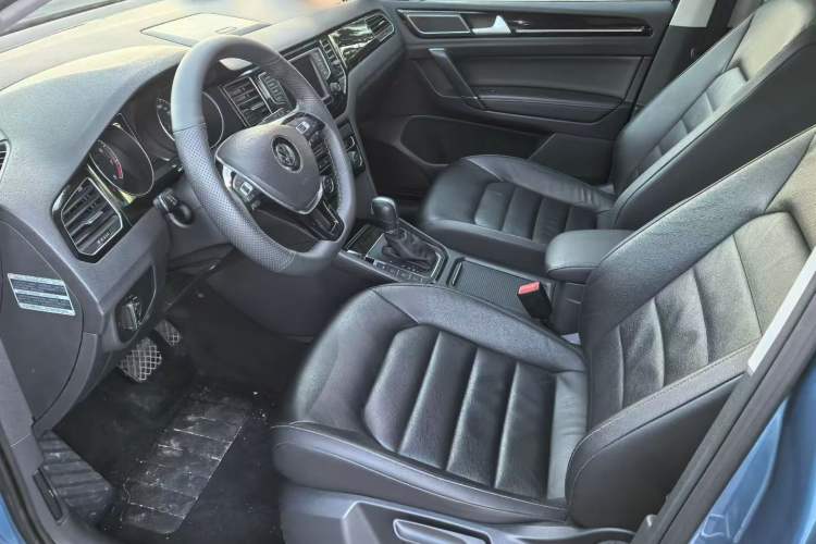 Used Volkswagen Golf 2015 1.4TSI Sportsvan
