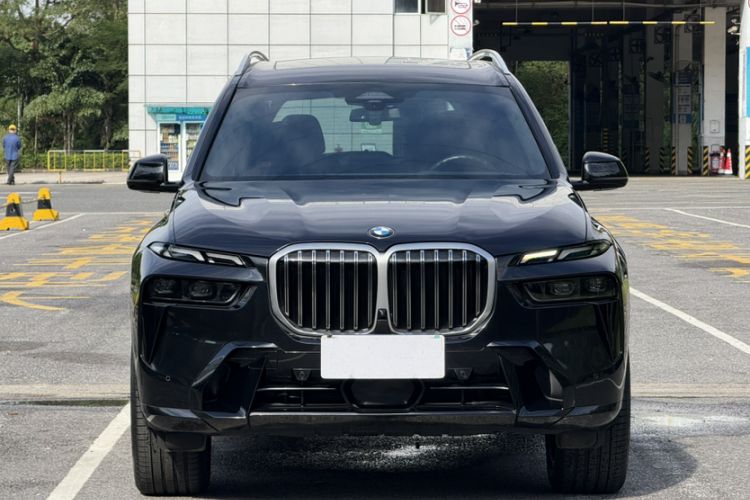 Used BMW X7 2023 xDrive40i Luxury M Sport Package
