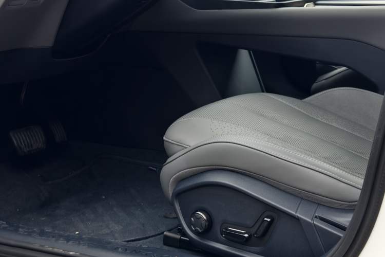 Used Lynk & Co 07 2024 EM-P 126 Long-Range Ultra
