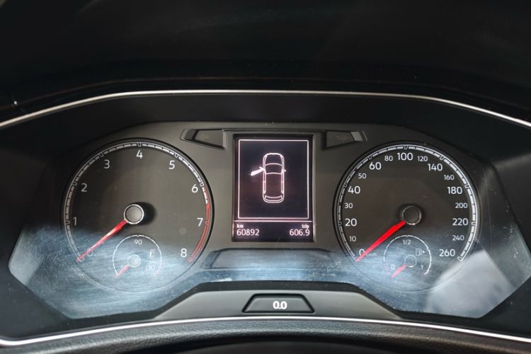 Used Volkswagen T-ROC 2018 280TSI DSG Two-Wheel-Drive Comfort Version China V Standard
