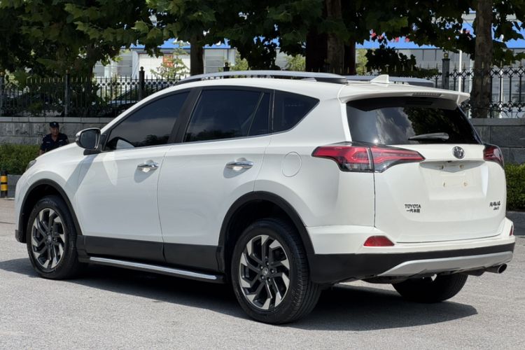 Used Toyota RAV4 2016 2.5L Automatic 4x4 Elite Edition
