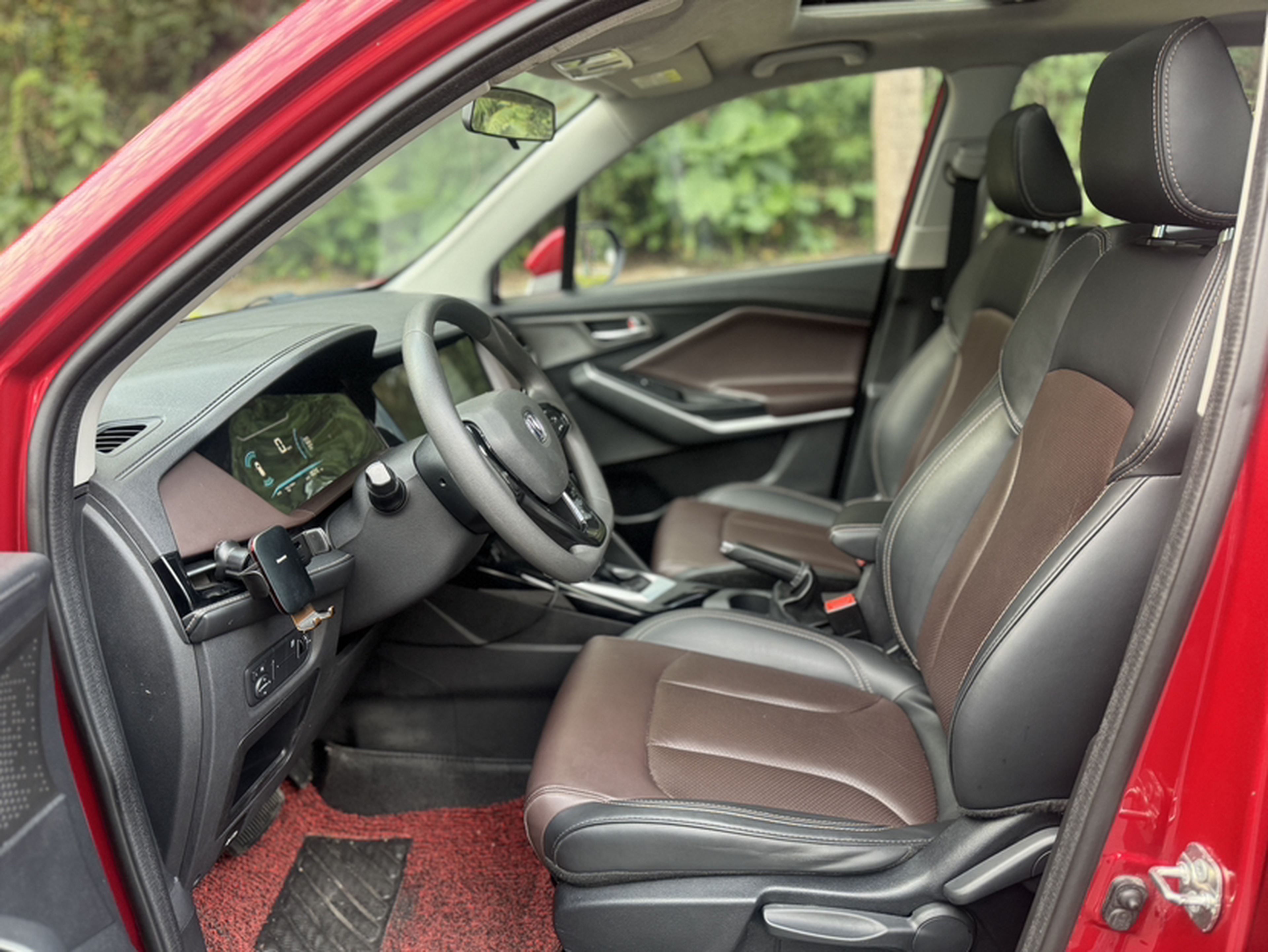 Переднее сиденье в автомобиле