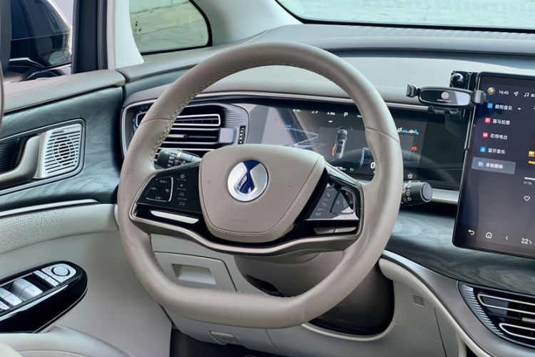 Used Denza D9 2022 DM-i 1040 Prestige Model
