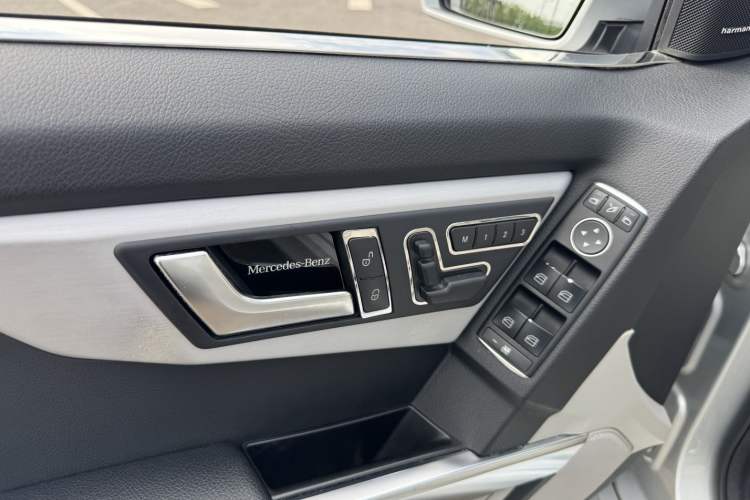 Used Mercedes-Benz GLK-Class 2013 GLK 300 4MATIC Dynamic Sunroof Model
